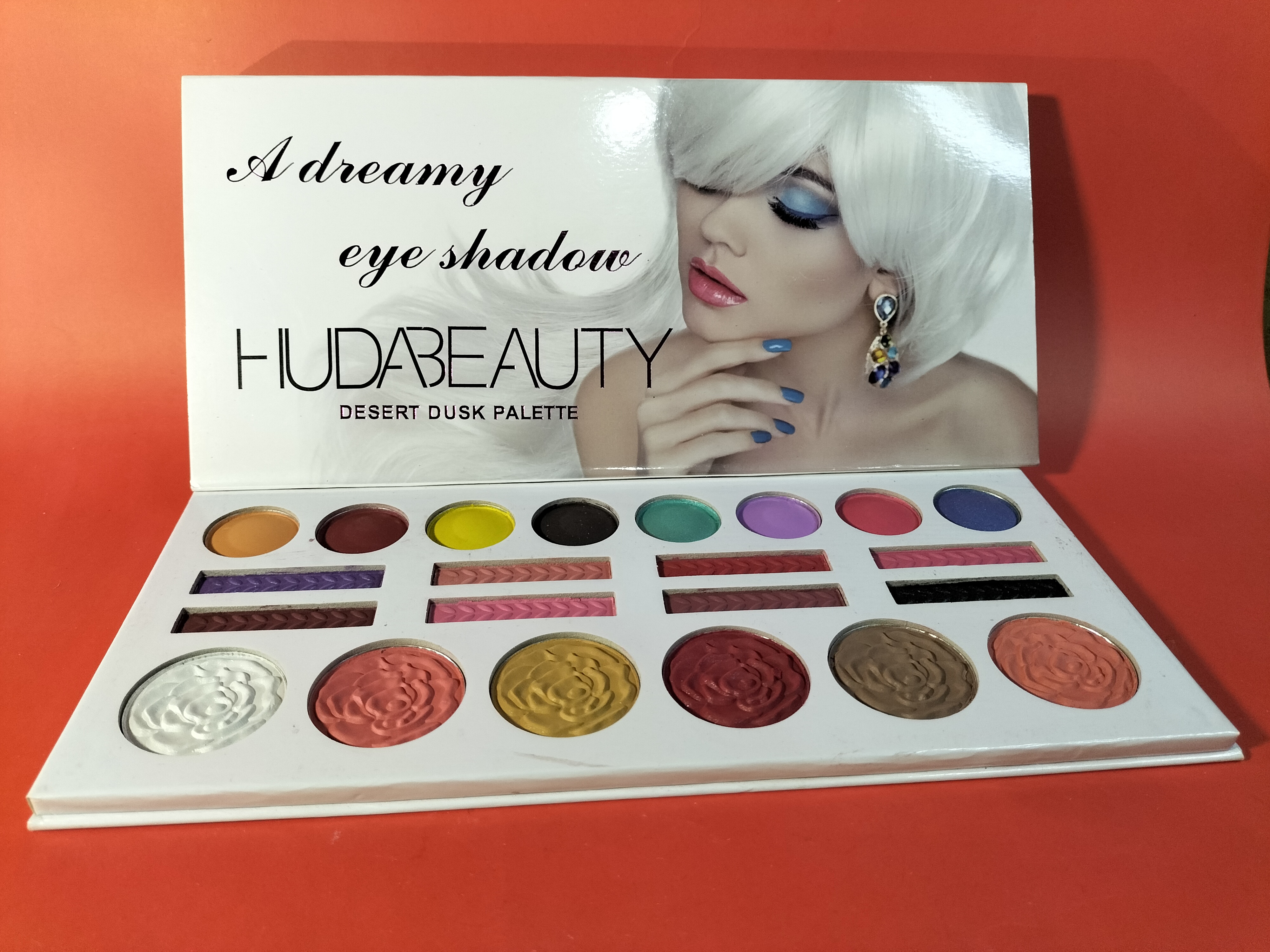 A Dreamy Eye Shadow by Huda Beauty