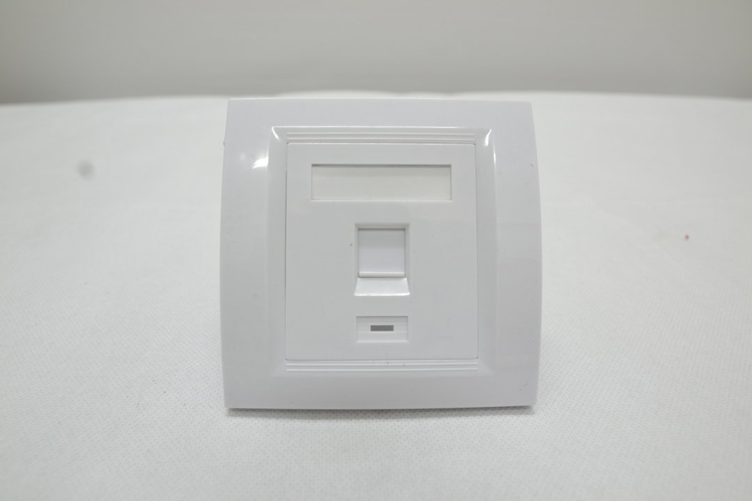 PL-N0301 (EVO Single Port RJ45 86x86mm UK Type Faceplate)