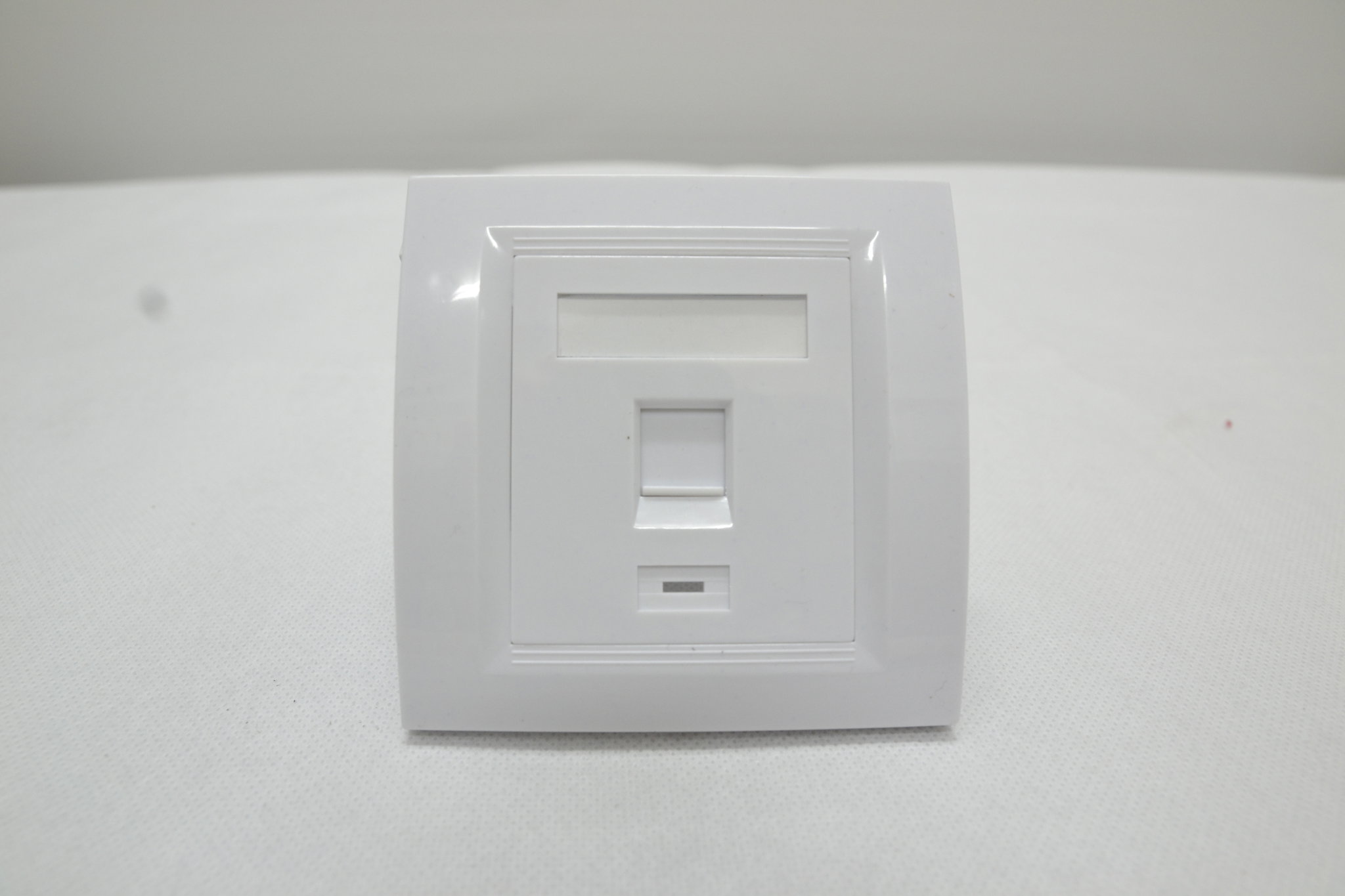 PL-N0301 (EVO Single Port RJ45 86x86mm UK Type Faceplate)_0