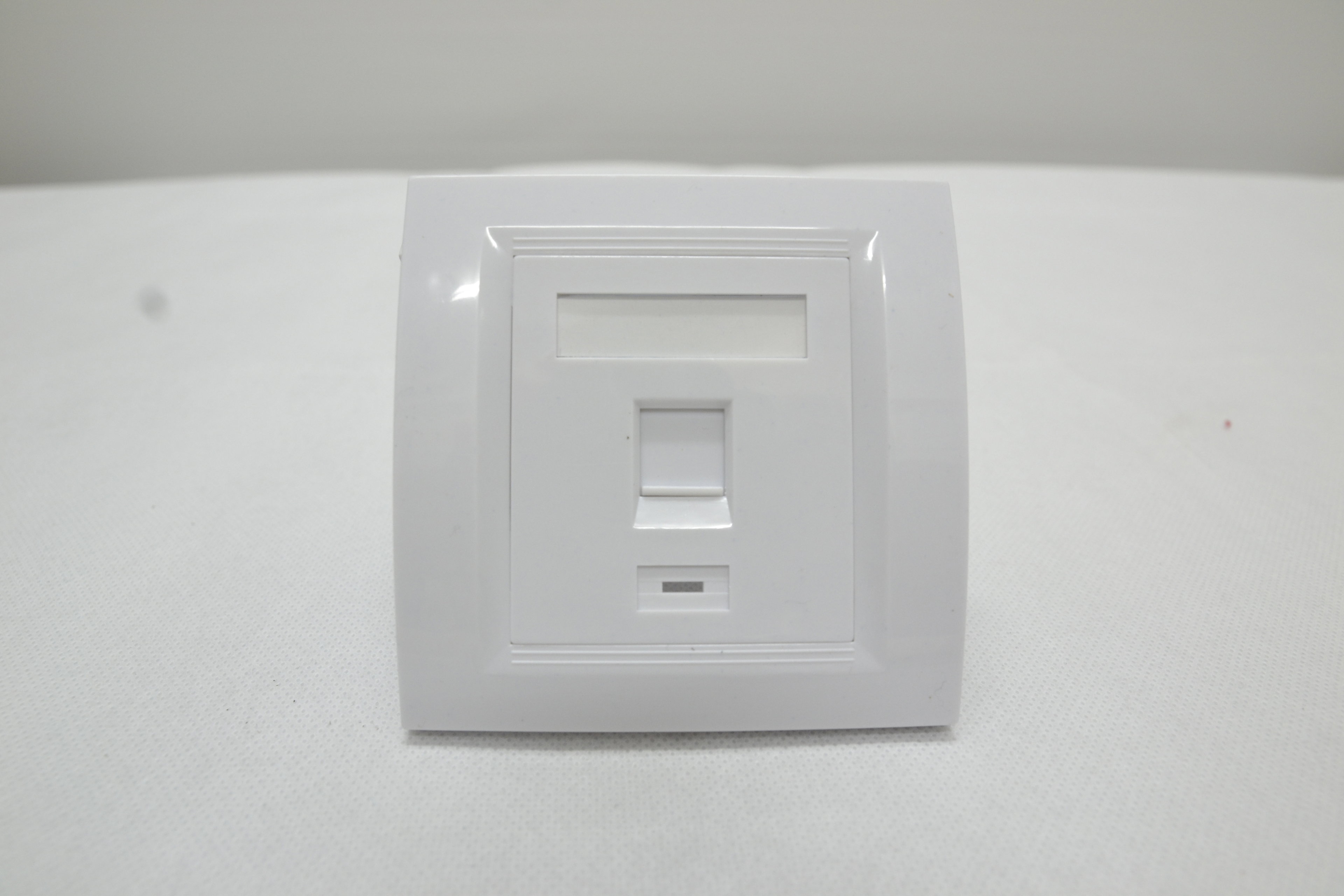 PL-N0301 (EVO Single Port RJ45 86x86mm UK Type Faceplate)