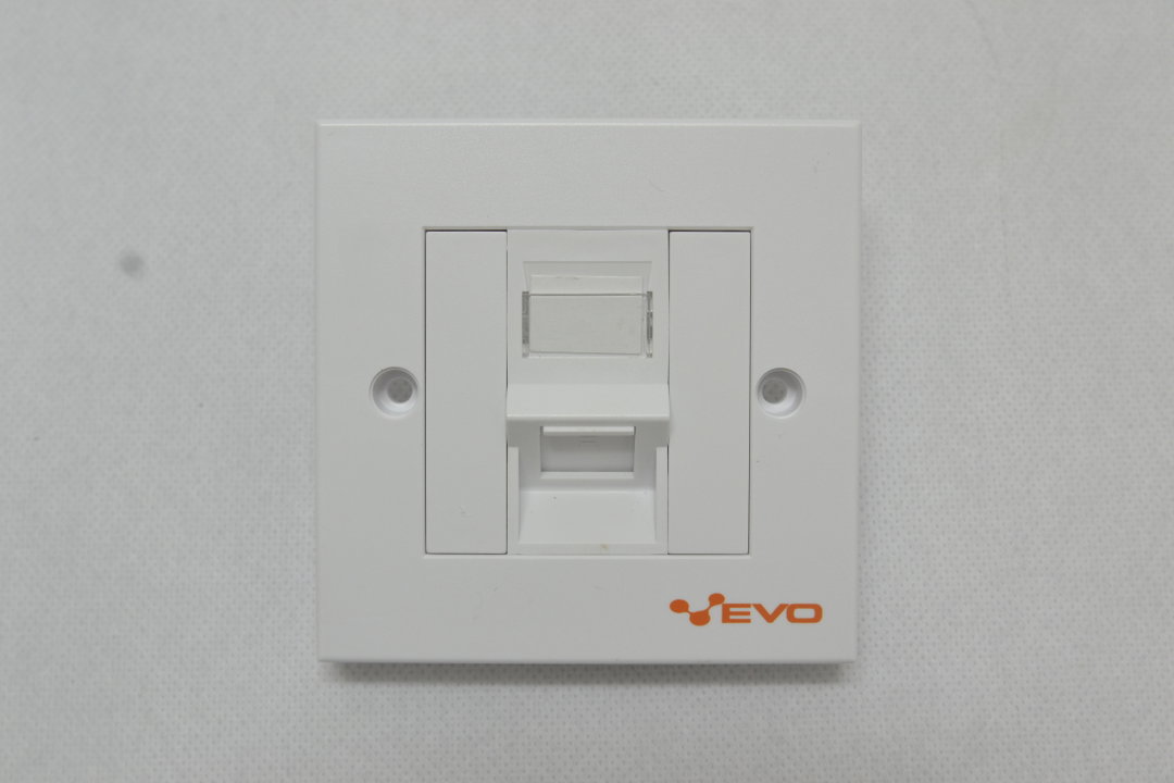 FP-4501 (EVO 1 Gang Angle Faceplate)