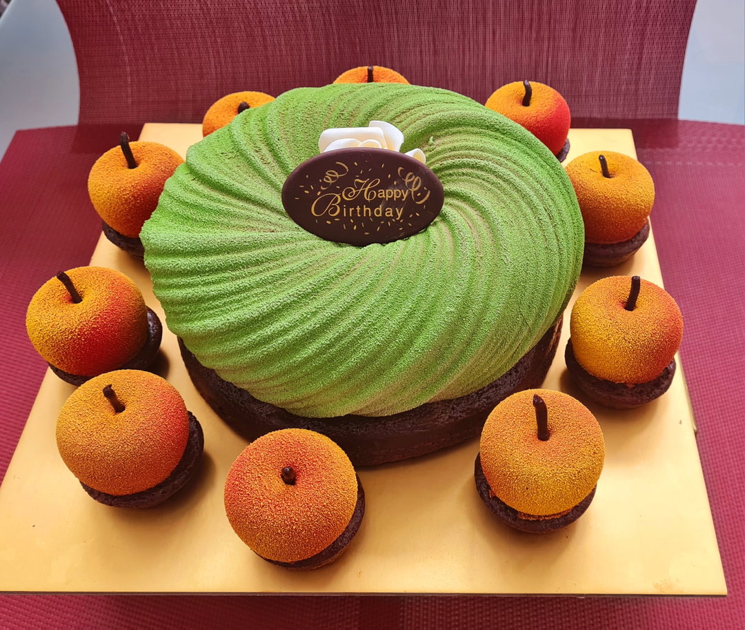 Swirl apple cremeux with apple caramel insert 