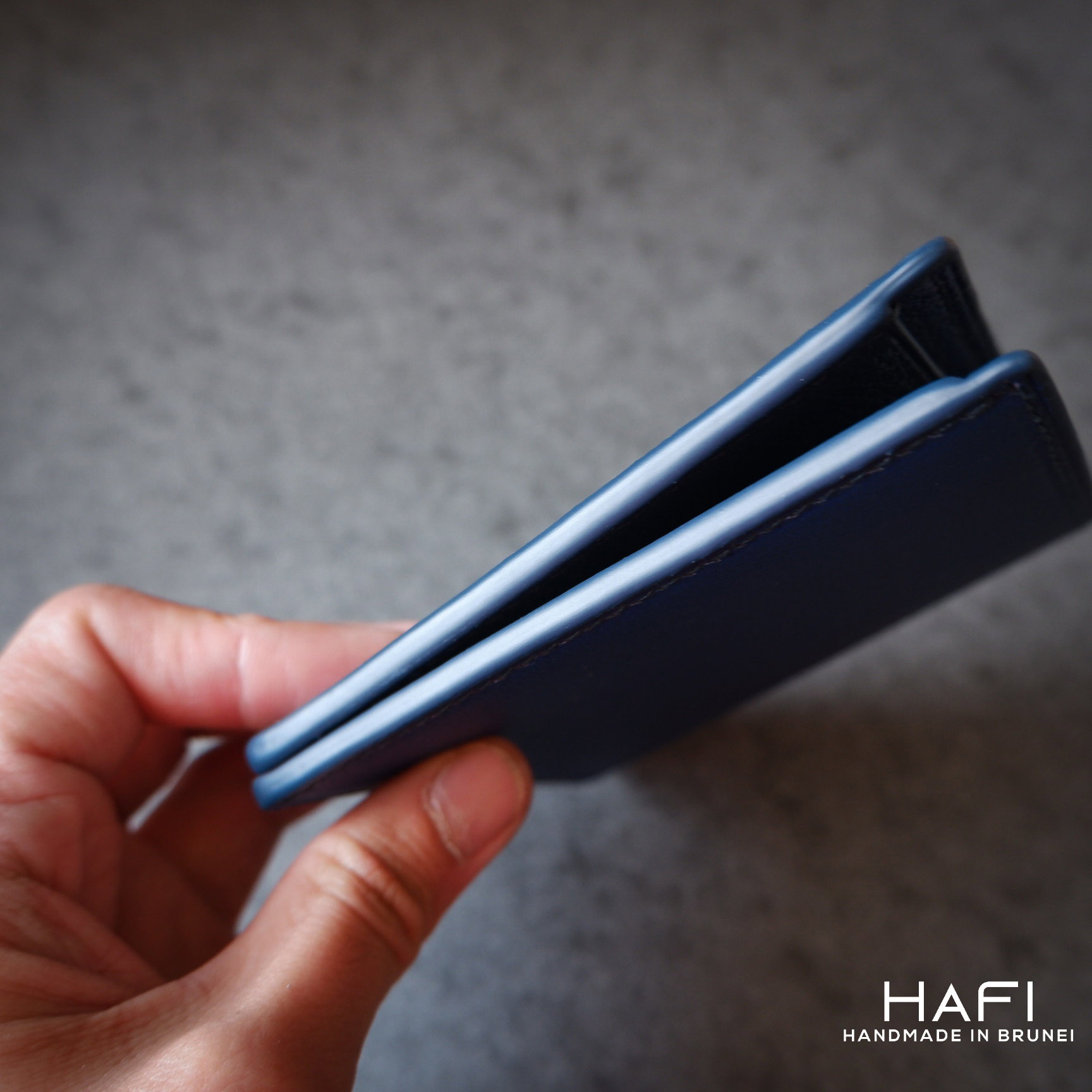 Bifold wallet in blue goatskin_4