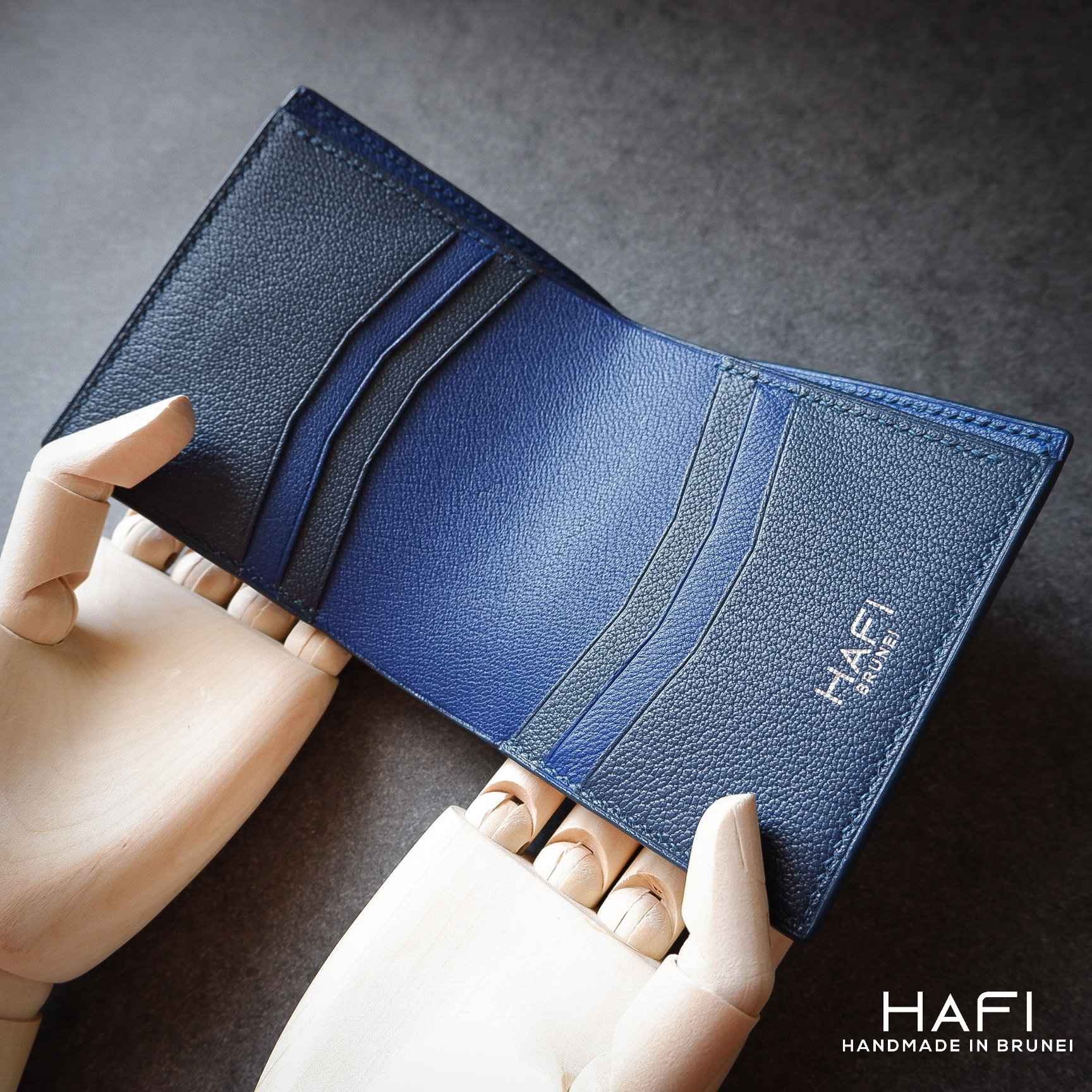 Bifold wallet in blue goatskin_0