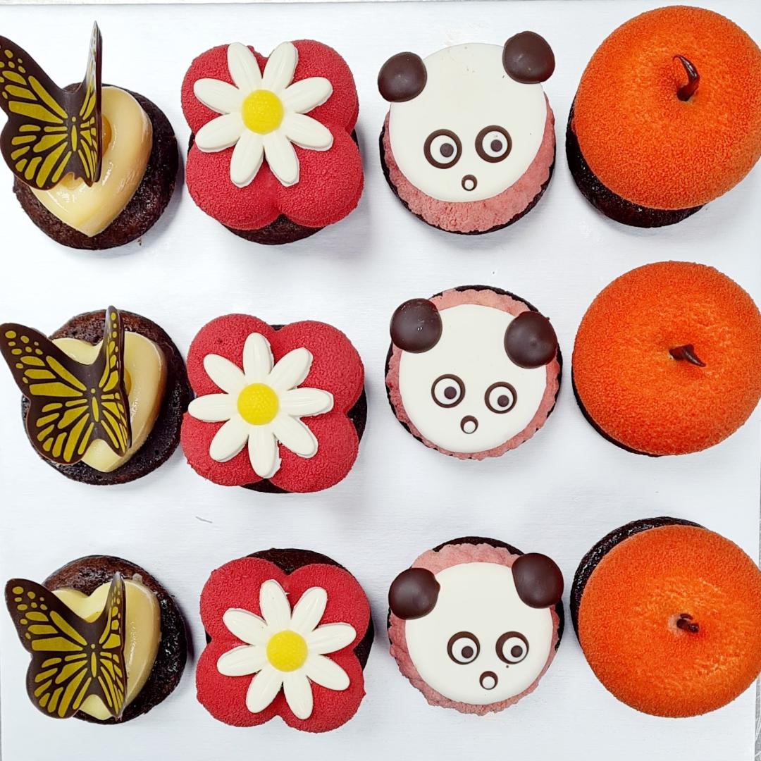 Premium petit gateaux 12 pieces _0