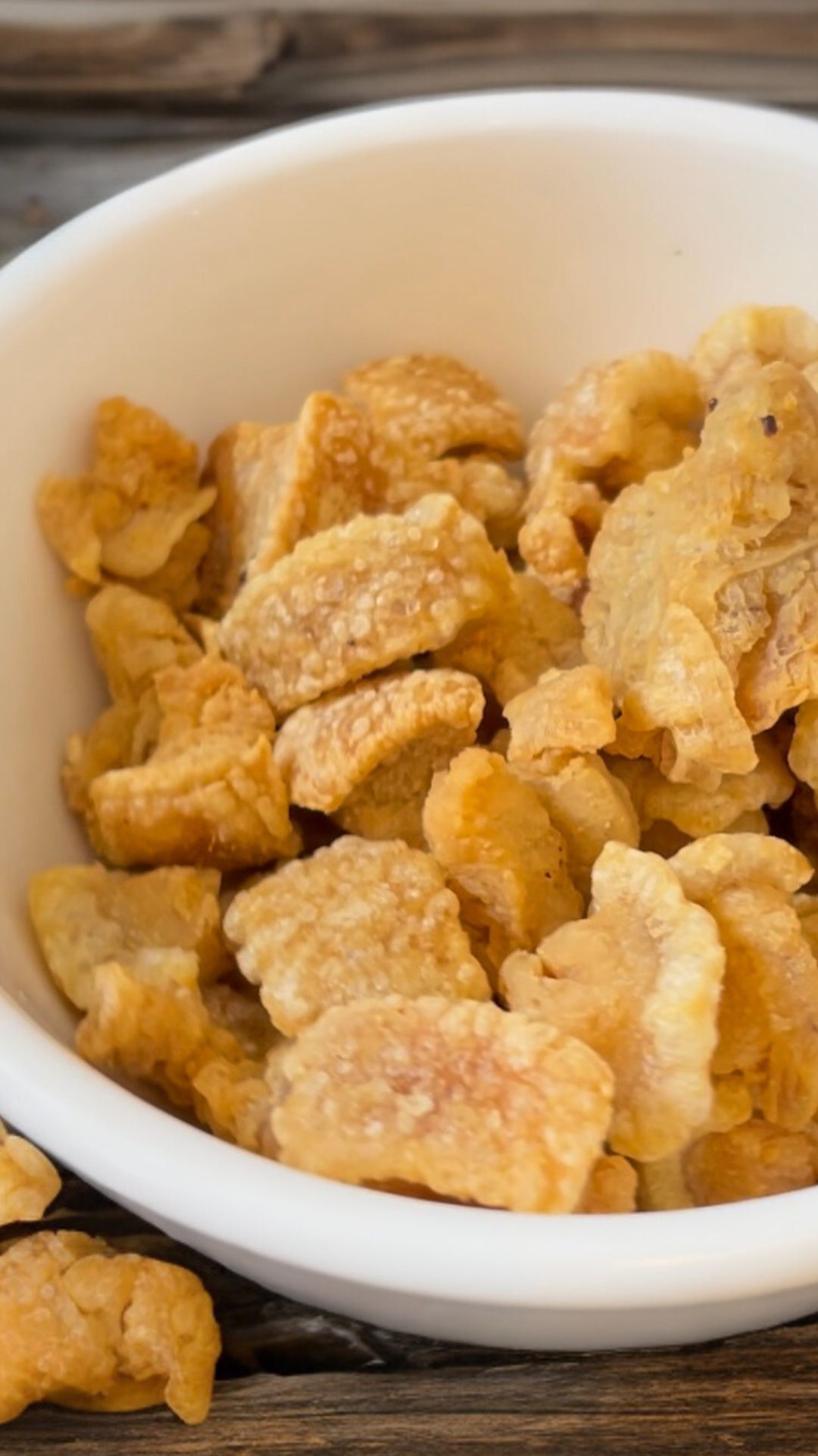Torresmo crocante / Crispy pork crackling._0
