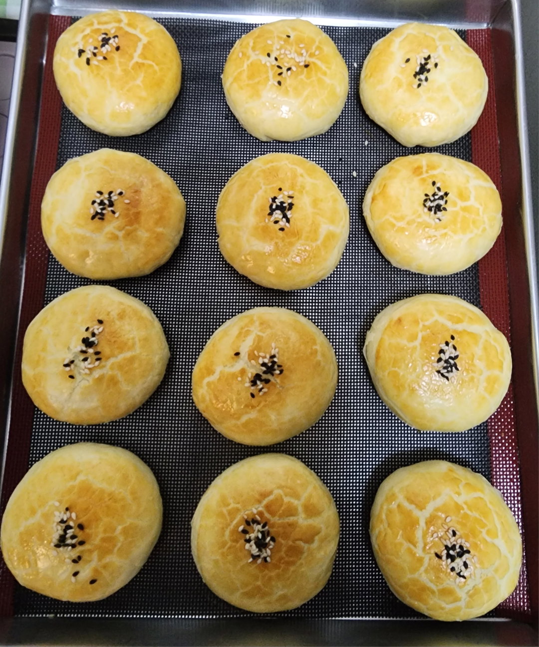 Traditional teochew preserved mustard mooncake!