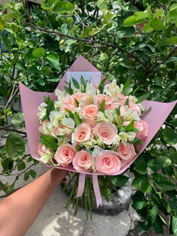 Rosas con Alstromelia