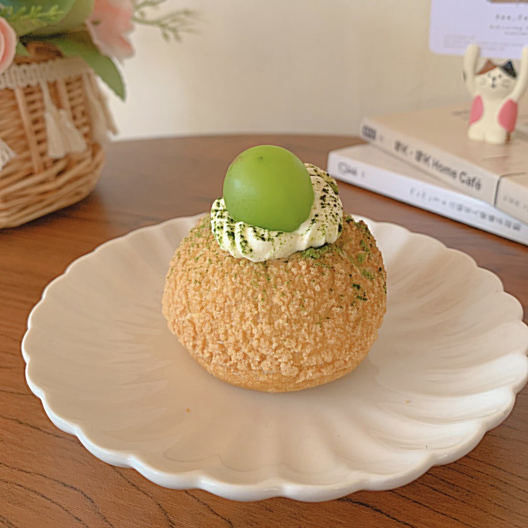 Matcha cream puff