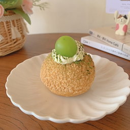 Matcha cream puff