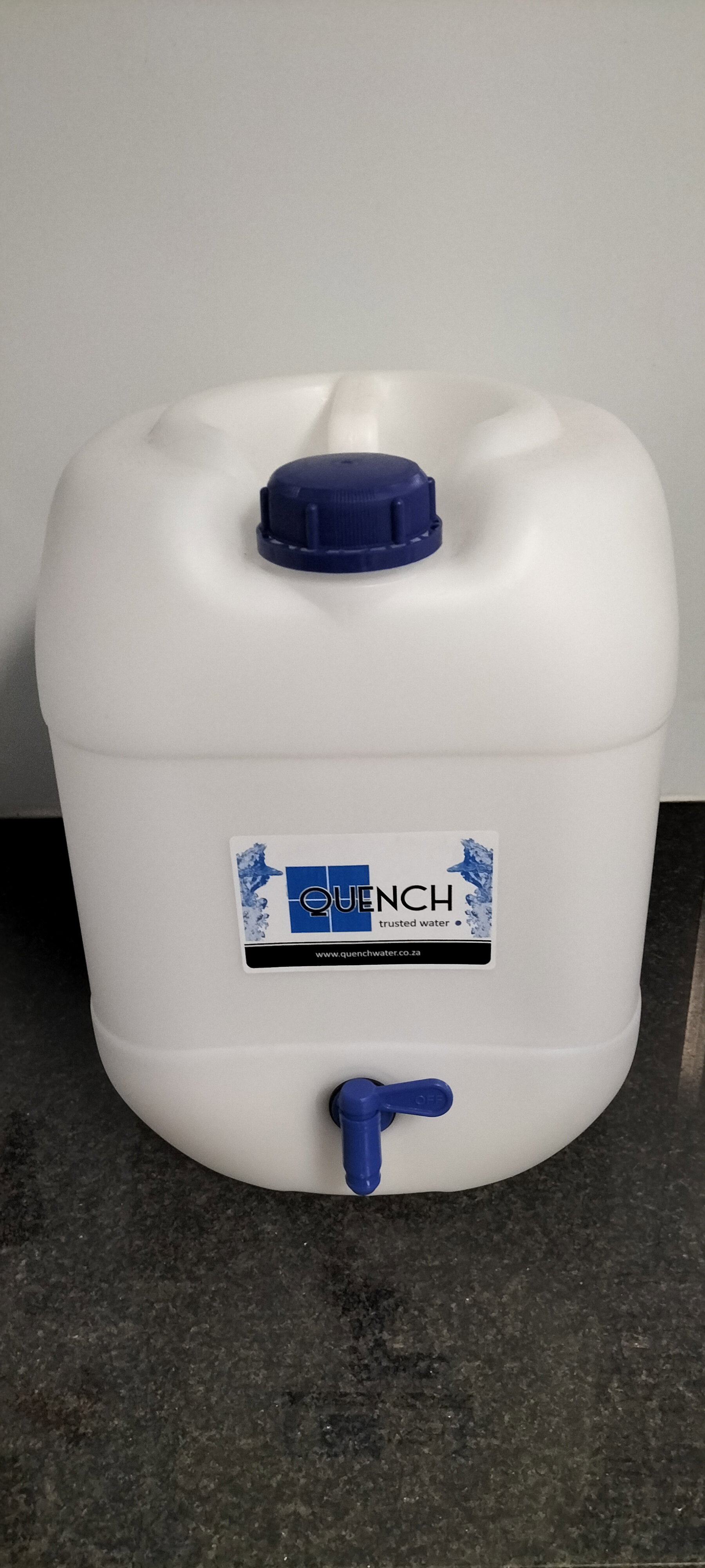 25L Container with tap and water - White_0