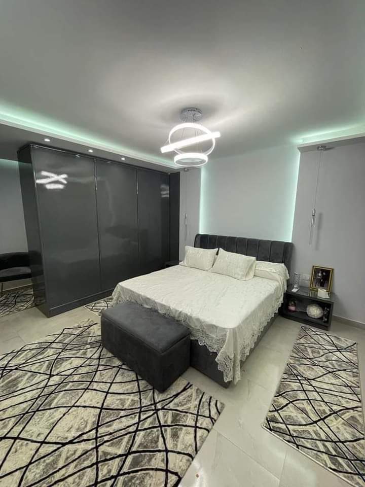 Sleigh Bed w/ Pedestals and Ottoman_2