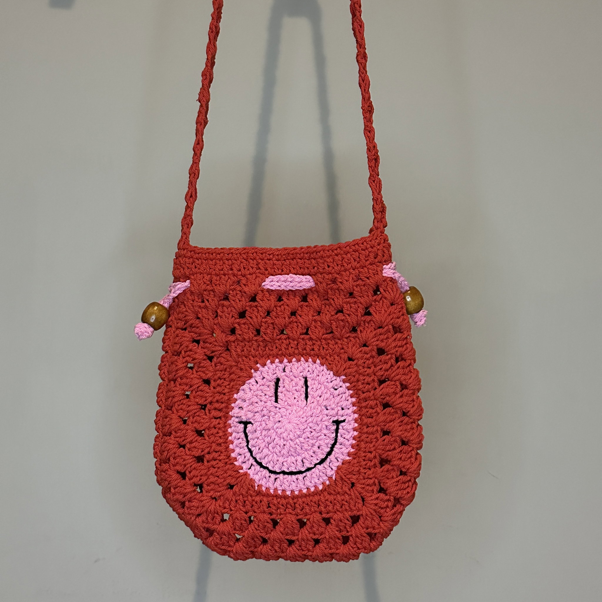 Smiley Drawstring Crossbody Bag_1