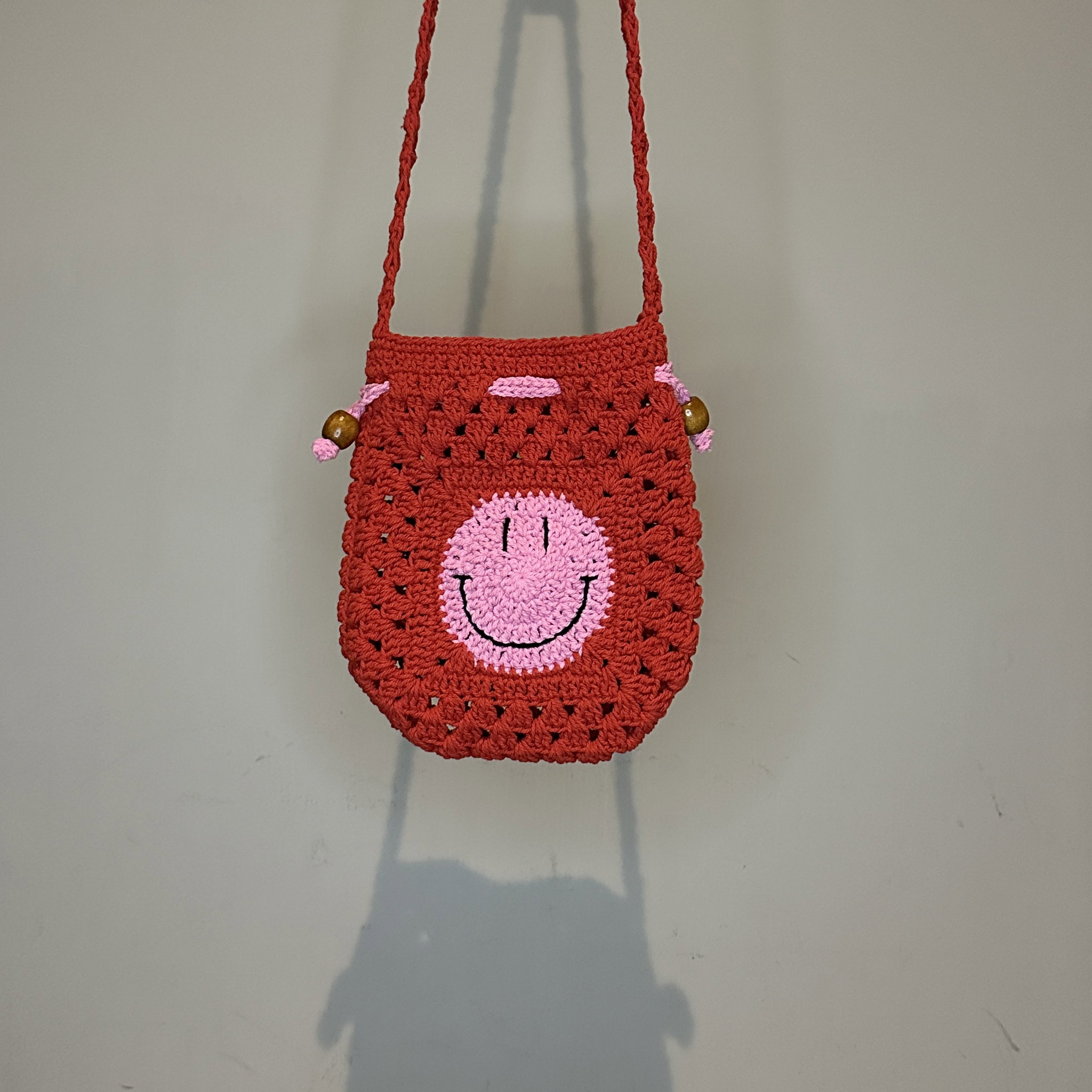 Smiley Drawstring Crossbody Bag_2