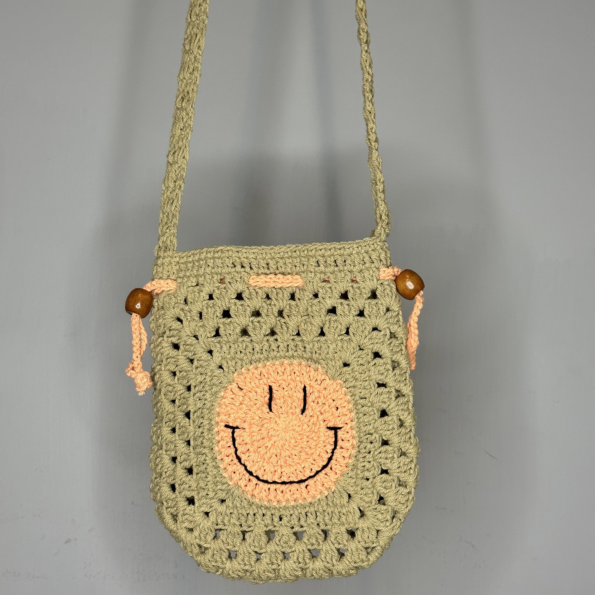 Smiley Drawstring Crossbody Bag_4