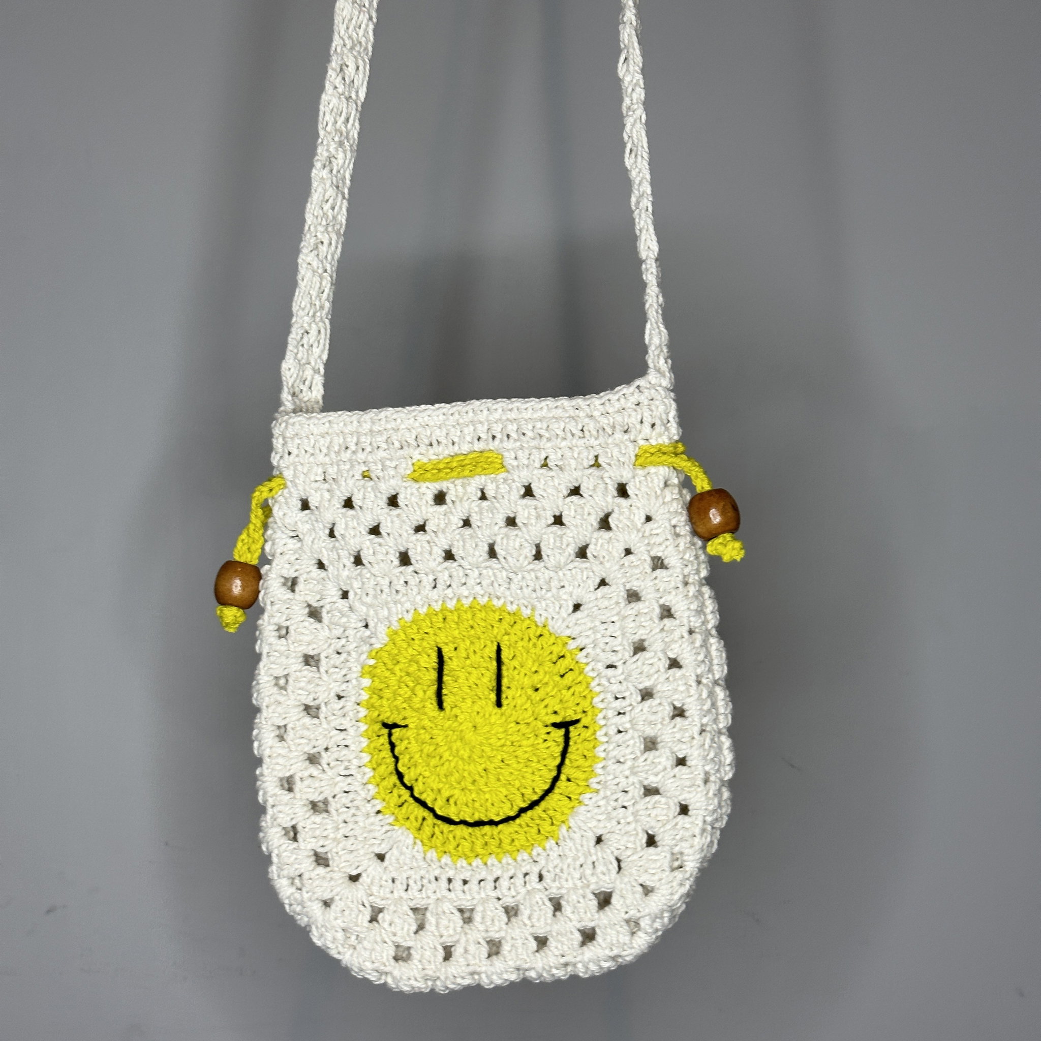 Smiley Drawstring Crossbody Bag_5