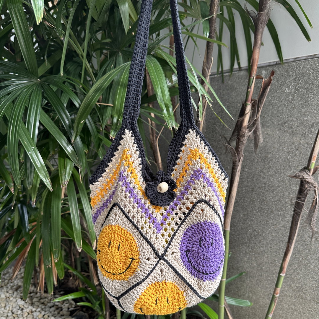 Smiley Tote Bag with Wide Base (M)