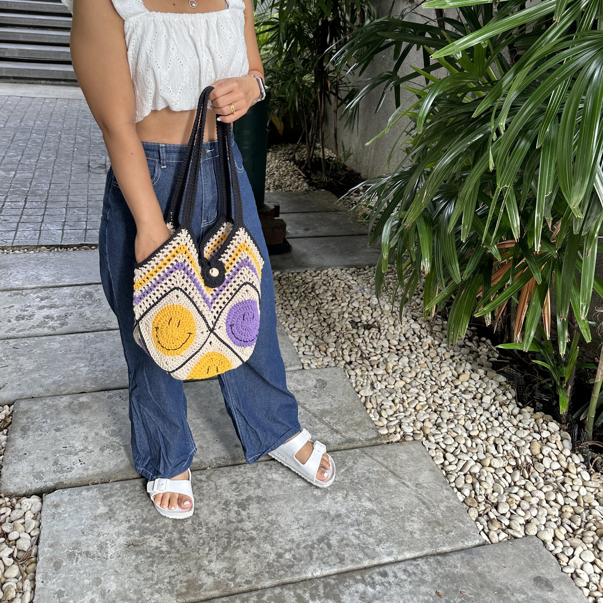 Smiley Tote Bag with Wide Base (M)_1