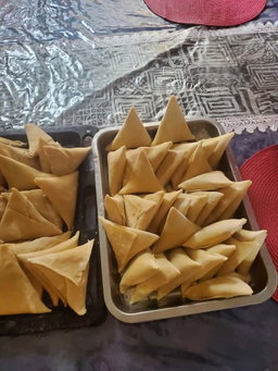 Baked meat pies 