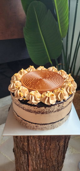 KitKat Hazelnut Cake