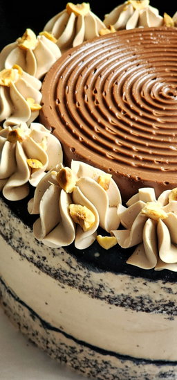 KitKat Hazelnut Cake