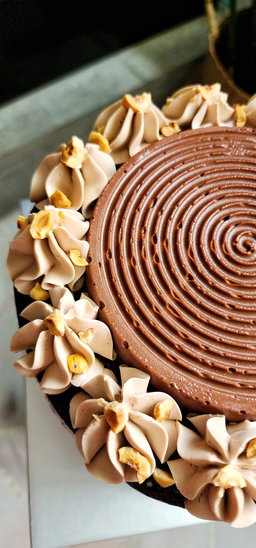 KitKat Hazelnut Cake