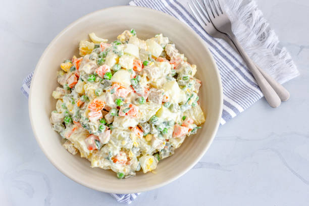 Оливье с куриной грудкой или колбасой - 1кг_0