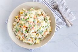 Оливье с куриной грудкой или колбасой - 1кг