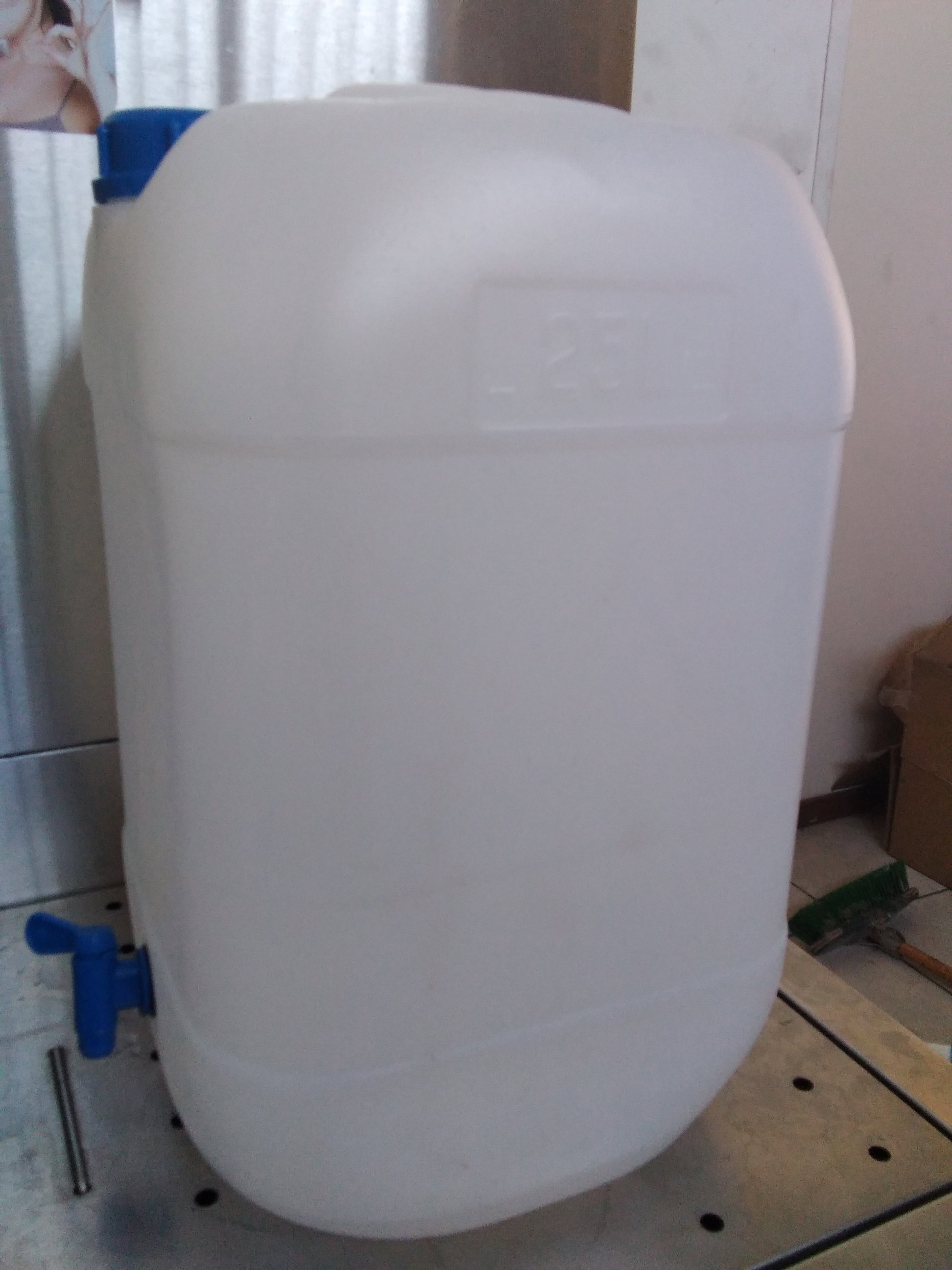 25 litres empty with tap_0