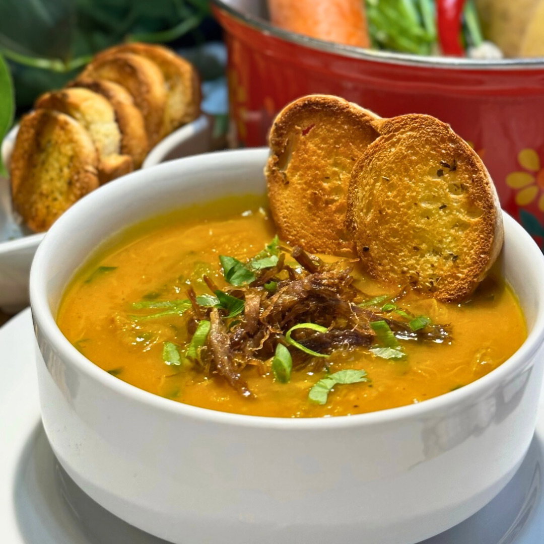 Caldo de Abóbora com carne seca.