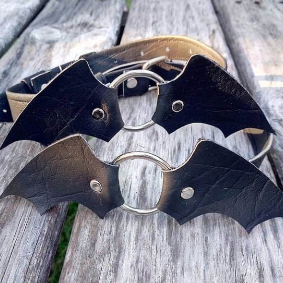 Bat wing collar
