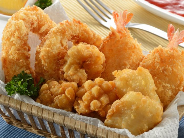 Seafood Basket n Chips + Salsa Salad_0