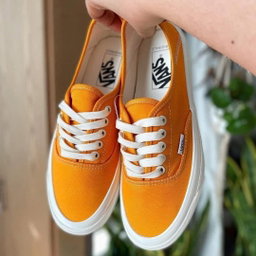vault style 43 "cadmium yellow" 💛🤍 