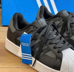  Adidas Superstar 