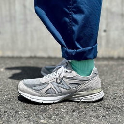 New Balance 990 V4