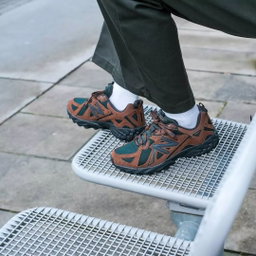 New Balance 610