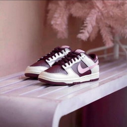 Nike Dunk Low PRM "Valentine's Day"