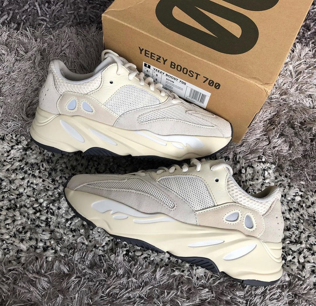 Yeezy Boost 700 Analog