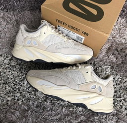 Yeezy Boost 700 Analog
