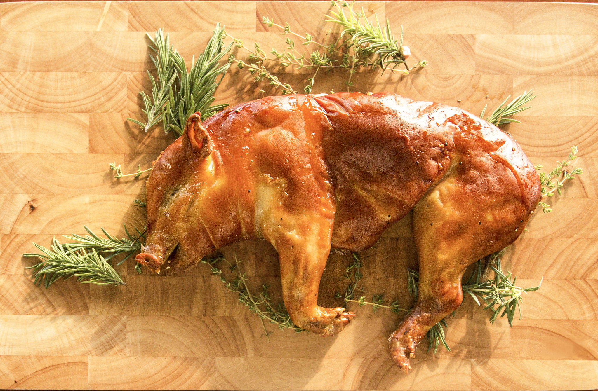 Slow-roasted Spanish Suckling Pig, whole_0