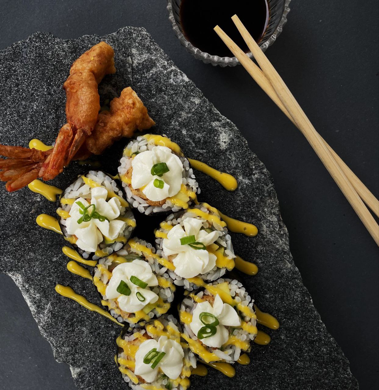Tempura prawns maki roll_0