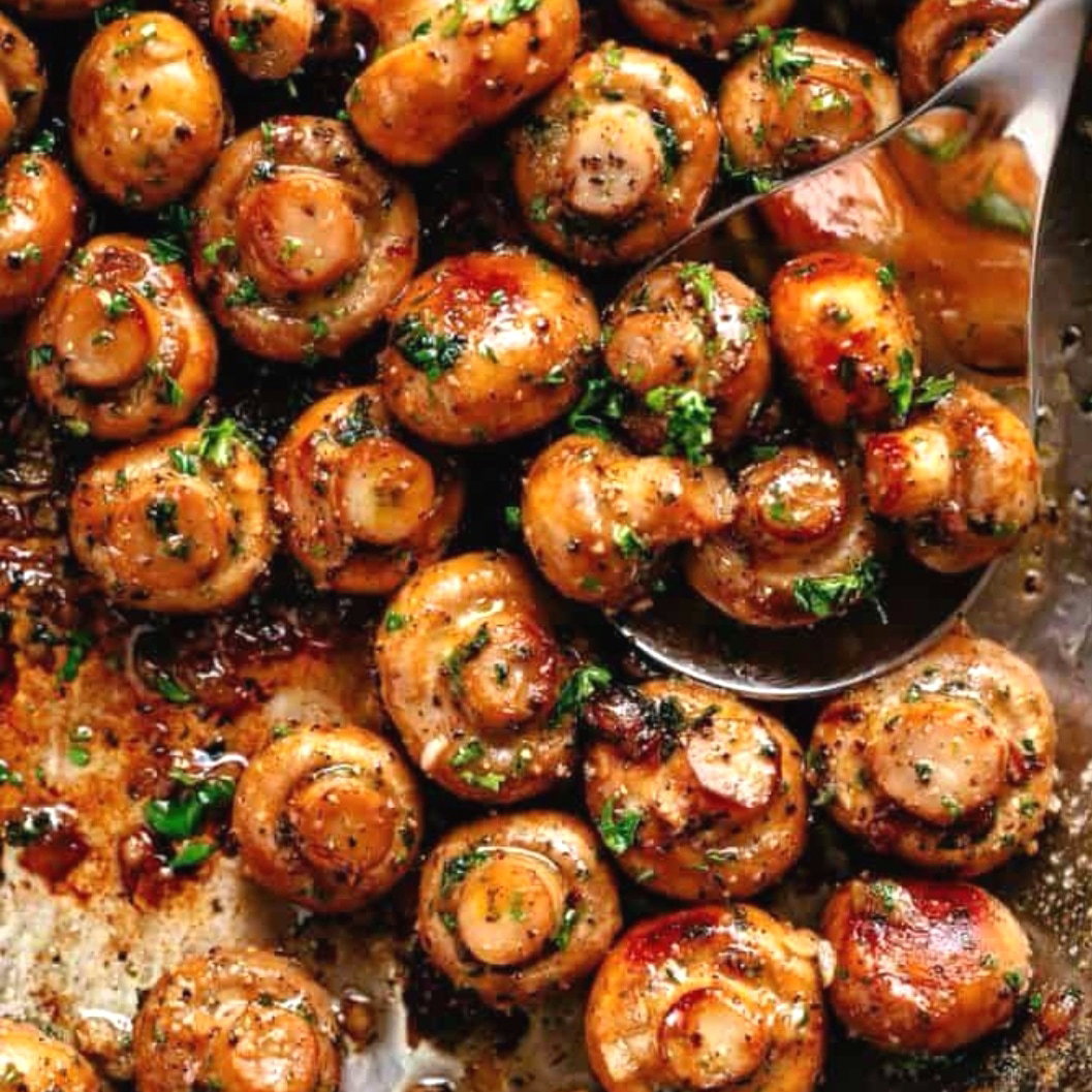 Buttery Garlic White Button Mushroom With Herbs_0