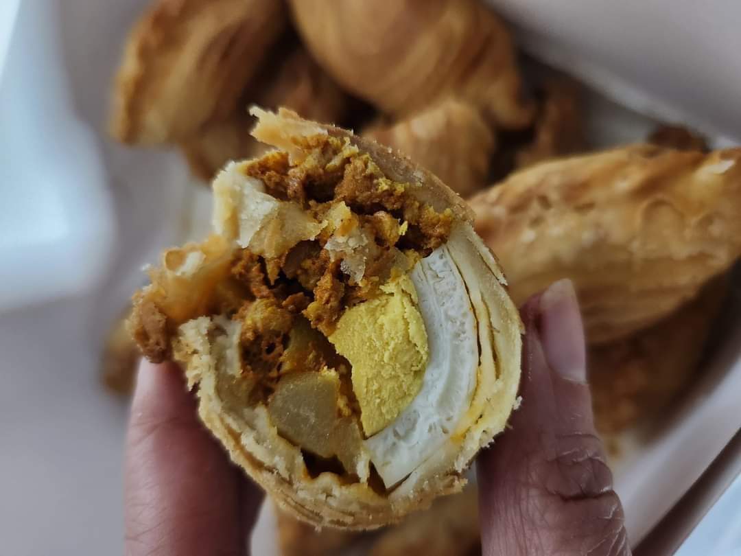 Vegetarian plant based chicken potato curry puffs with  hard boiled eggs (Top seller) 85 to 90g each! (5pcs $12)(10pcs $23)_1