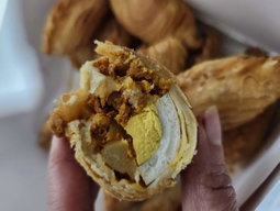Vegetarian plant based chicken potato curry puffs with  hard boiled eggs (Top seller) 85 to 90g each! (5pcs $12)(10pcs $23)