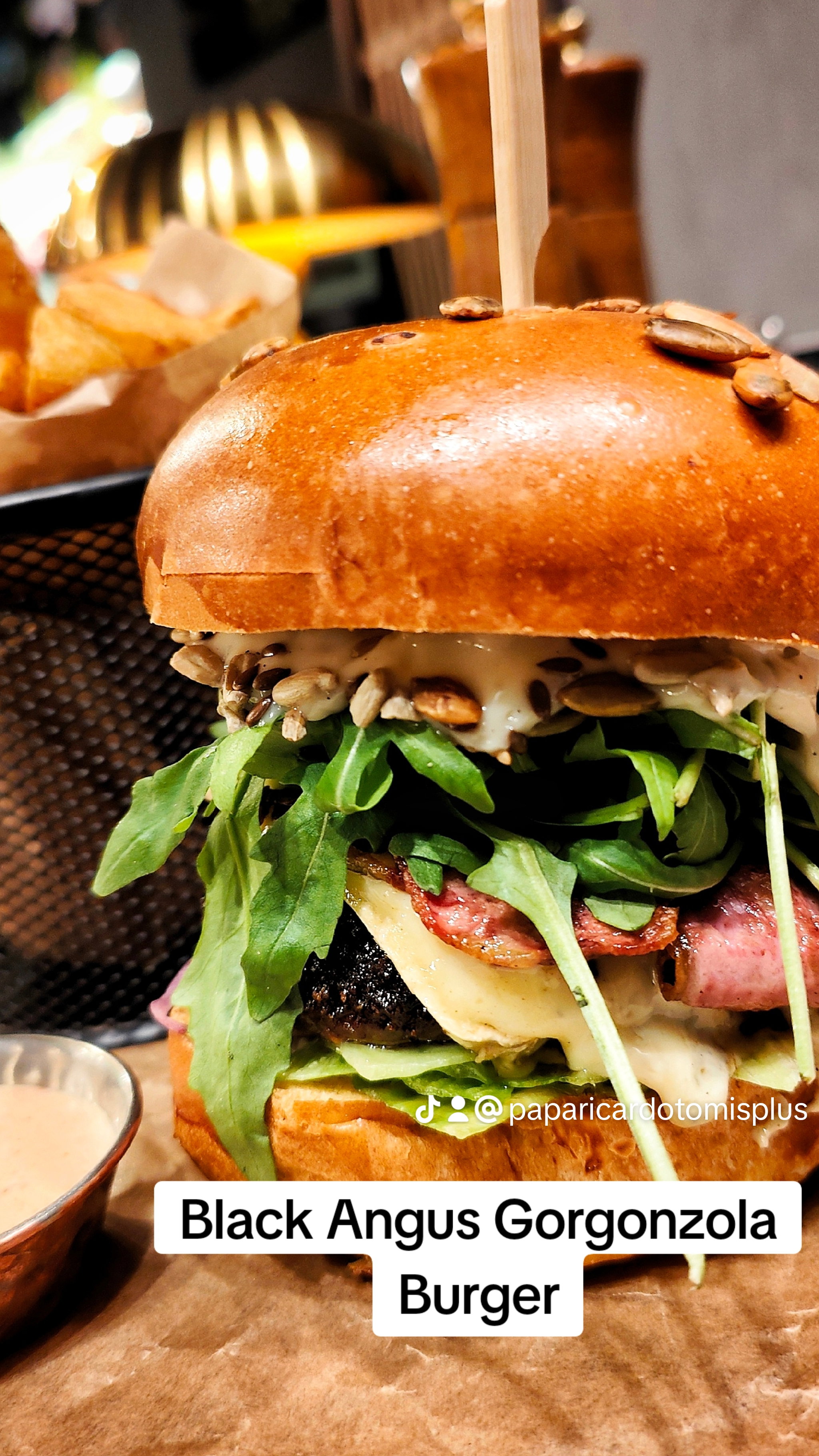 Meniu Black Angus Gorgonzola beef burger_0