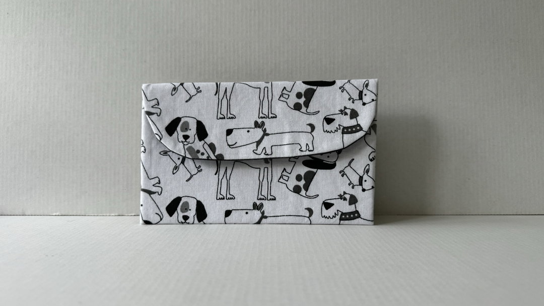 WHITE WOOFY MONEY POUCH