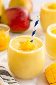 Smoothie cu mango si suc de ananas