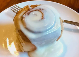 Cinnamon Rolls w/Icing - 1/2 Dozen