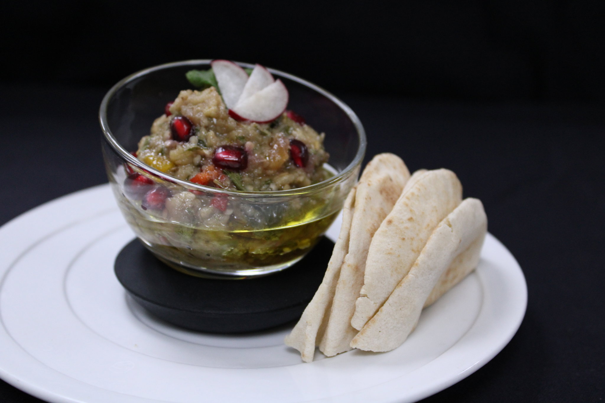 Babagannosh served with pita bread_0
