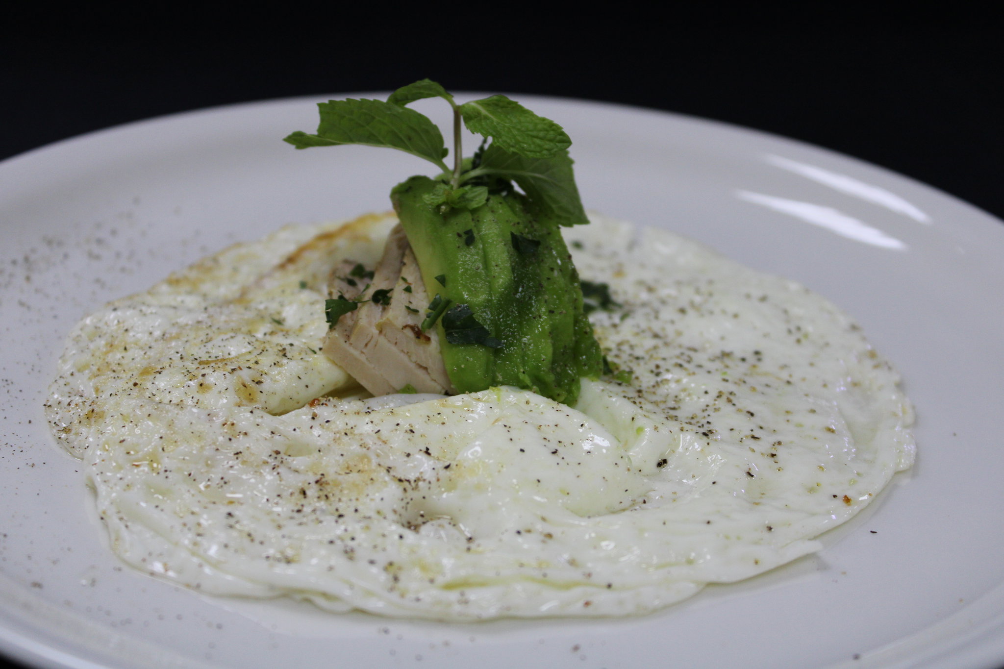 Egg white, Diced chicken, spinach, mushrooms, Avocado and cheese _0